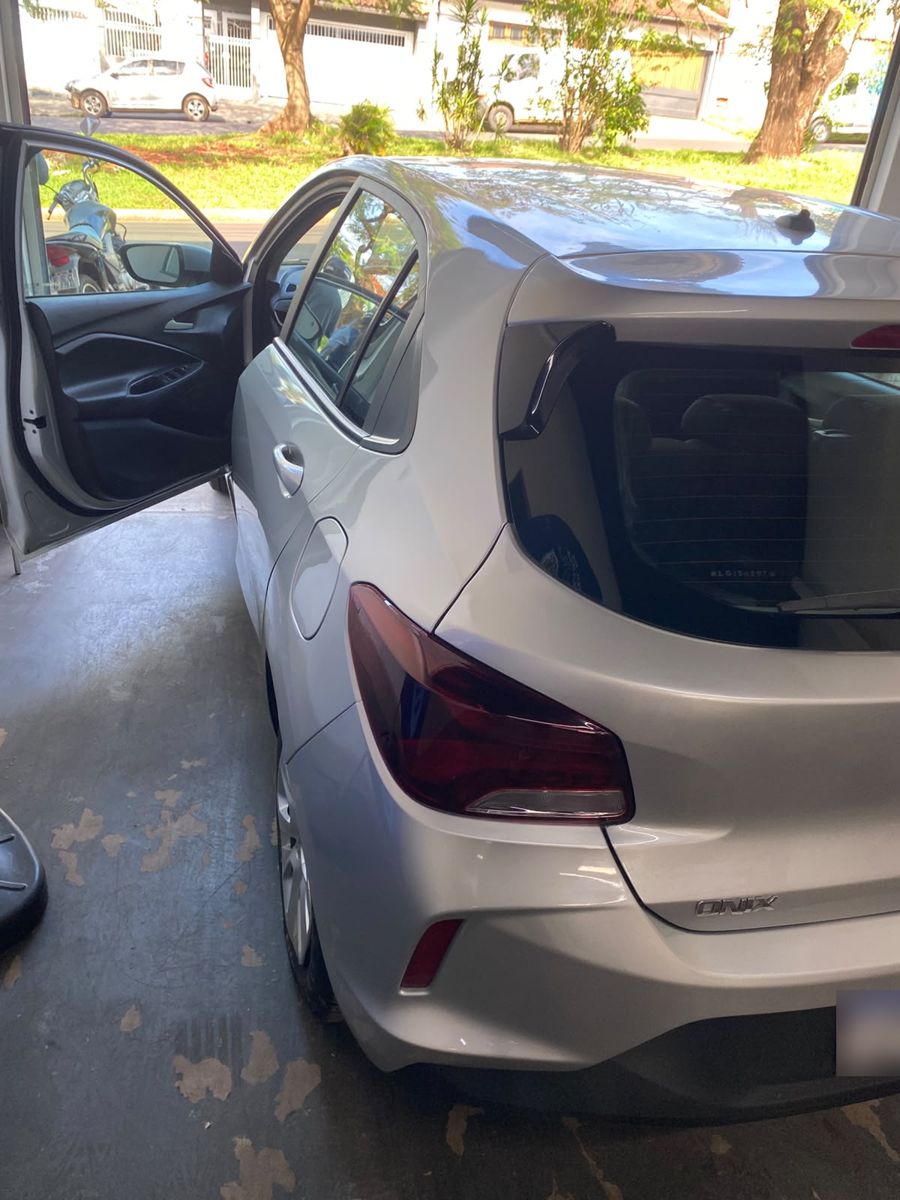 Chevrolet Onix — depois